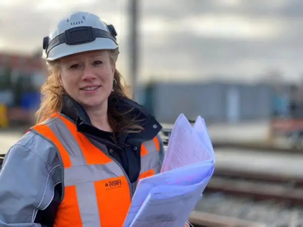 Esther Snoei steeds op een andere stoel